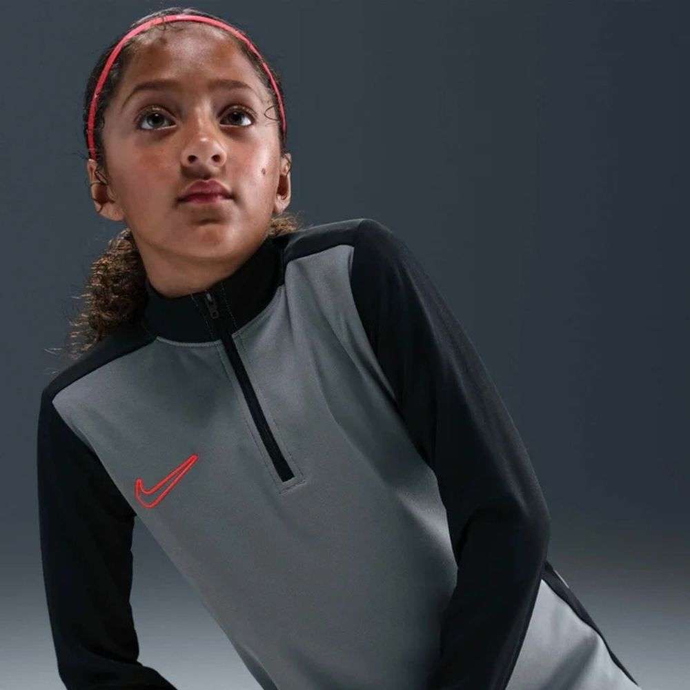 Nike Academy Older Kids' Dri-FIT Long-Sleeve 1/4-Zip Football Drill Top